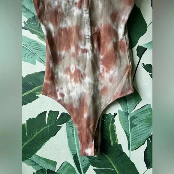 Wild Fable Womens Brown Tie Dye Ribbed Henley Bodysuit Sleeveless Medium - Picture 6 of 8
